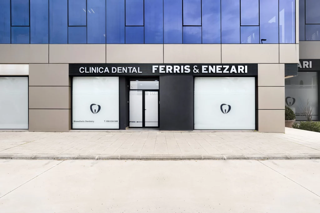 Fachada Clinica Dental Ferris enezari
